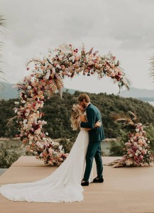 fresh-flower-moon-shape-wedding-arches.jpg